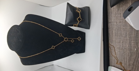 Chic Gold Clover Necklace and Bracelet Set - Picture 1 of 1
